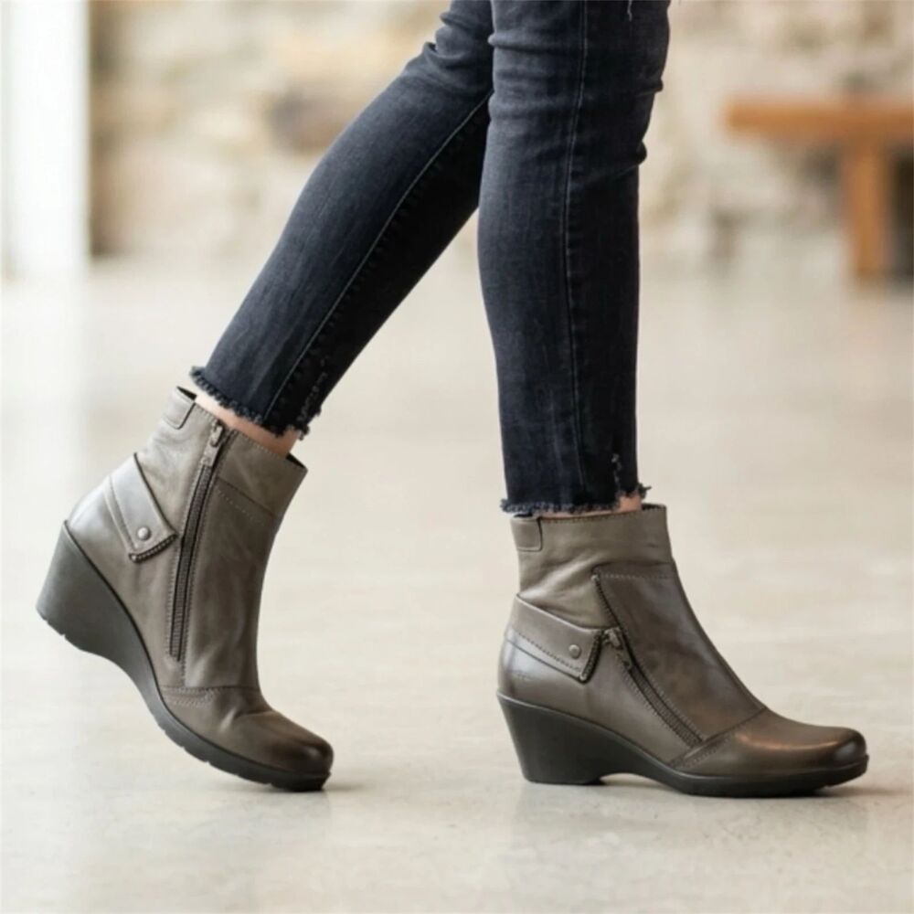 Taos ankle BOOTS Sz 9.5 EU40 Whats Happening Graphite Grey Wedge Zip boho casual